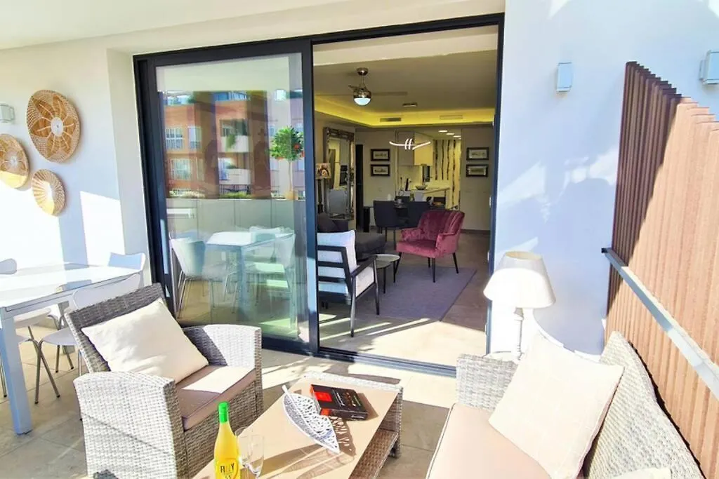 Lujoso Apartamento Nuevo Playa Centro Estepona