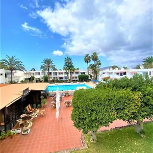 cozy-one-bedroom-apartment-with-spacious-terrace-pool.in-canary-islands.com/